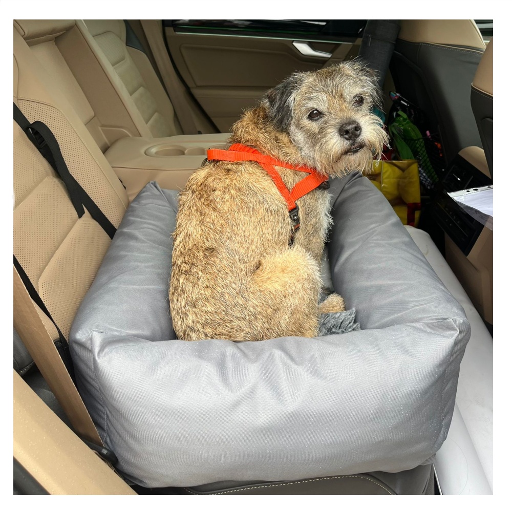 Autosedačka Riho 60 x 50 x 16 cm